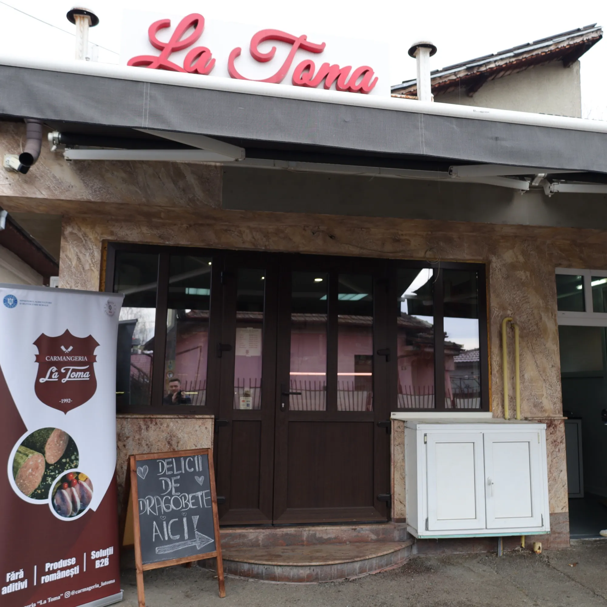 Fațada Carmangeriei La Toma din Târgu Jiu